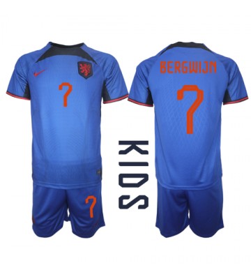 Maillot de foot Pays-Bas Steven Bergwijn #7 Extérieur enfant Monde 2022 Manches Courte (+ pantalon court)